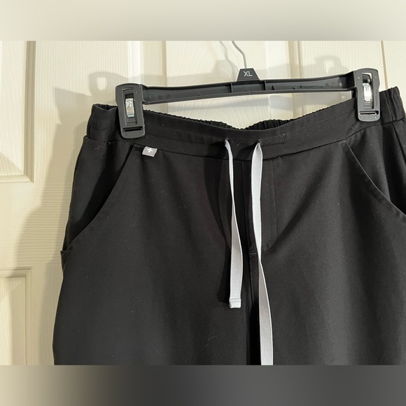 Figs Jogger Scrubs - Picture 5 of 6